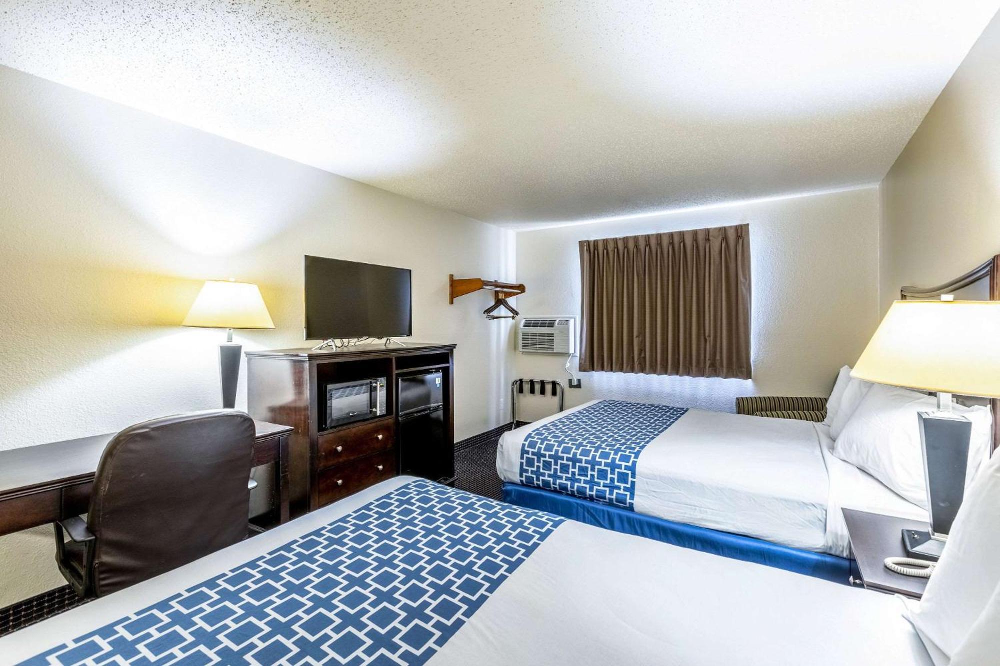 Econo Inn&suites Hotel 2*