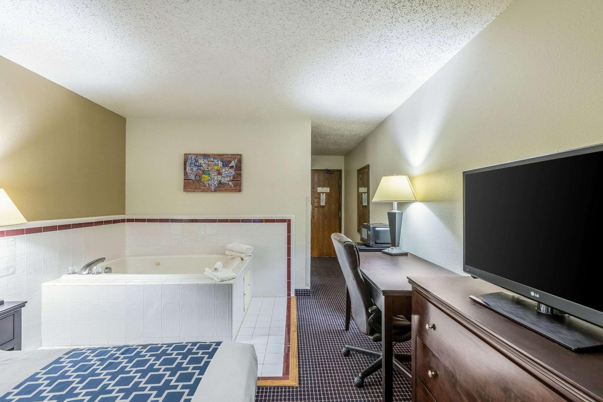Econo Inn&suites Hotel Auburn