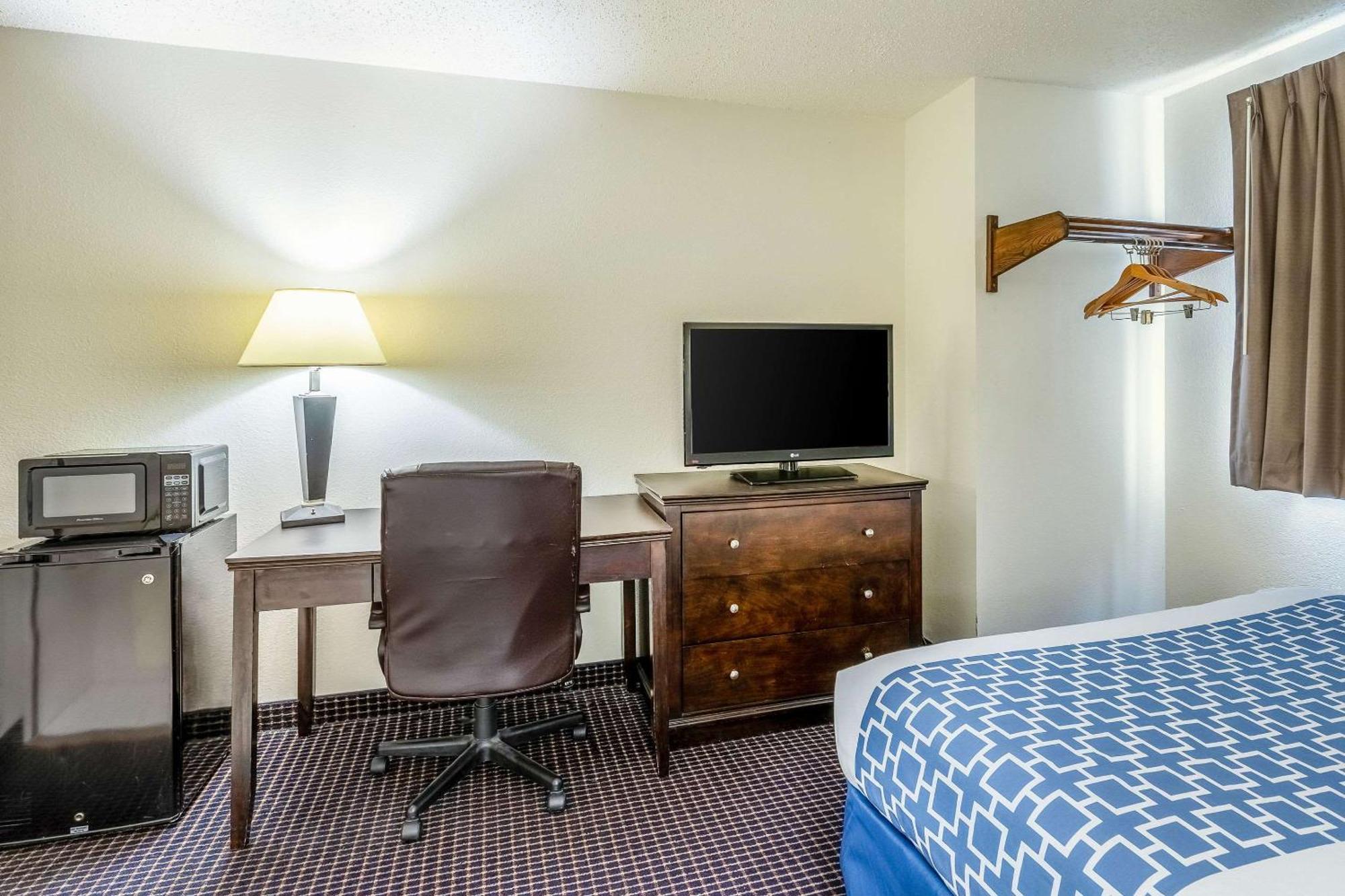 Hotel Econo Inn&suites 2*