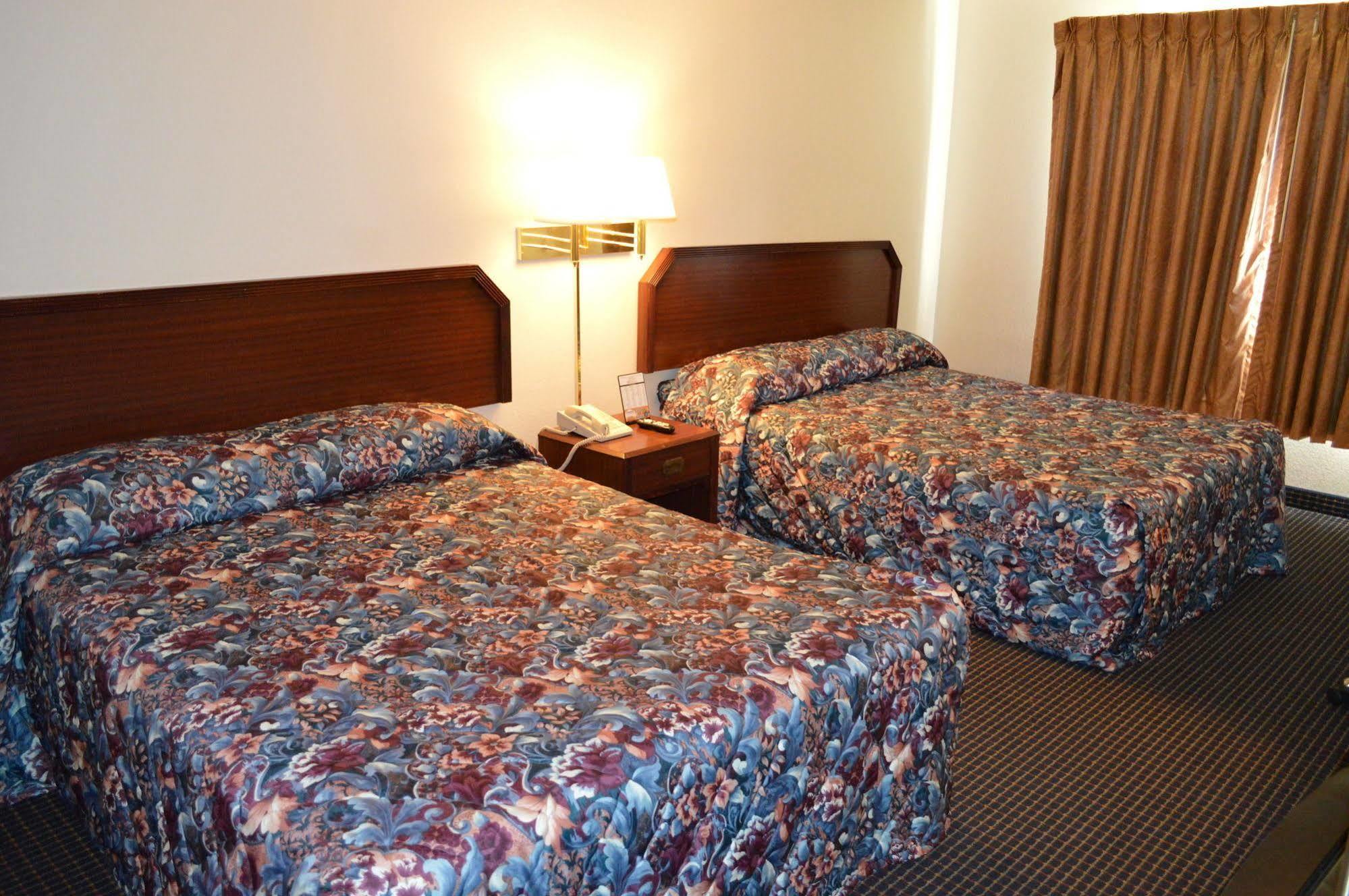 Econo Inn&suites Hotel 2*
