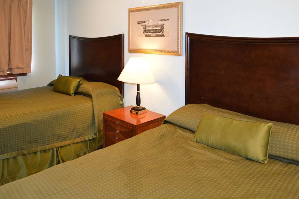 Econo Inn&suites Hotel 2*